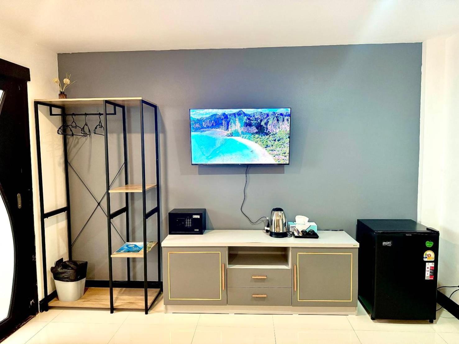Black Pantera Hostel Patong المظهر الخارجي الصورة